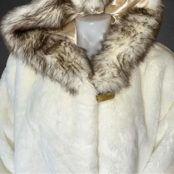 Coldwater CreekVintage-Style White Faux Fur Coat with Brown Accents Size XL - Picture 7 of 16